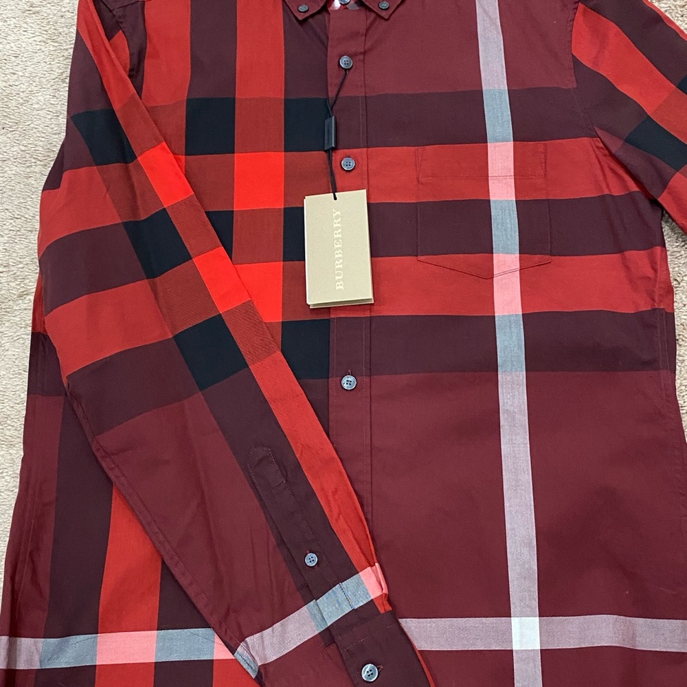 Authentic Burberry Men's Red Classic Checkered Design!Closet clean up